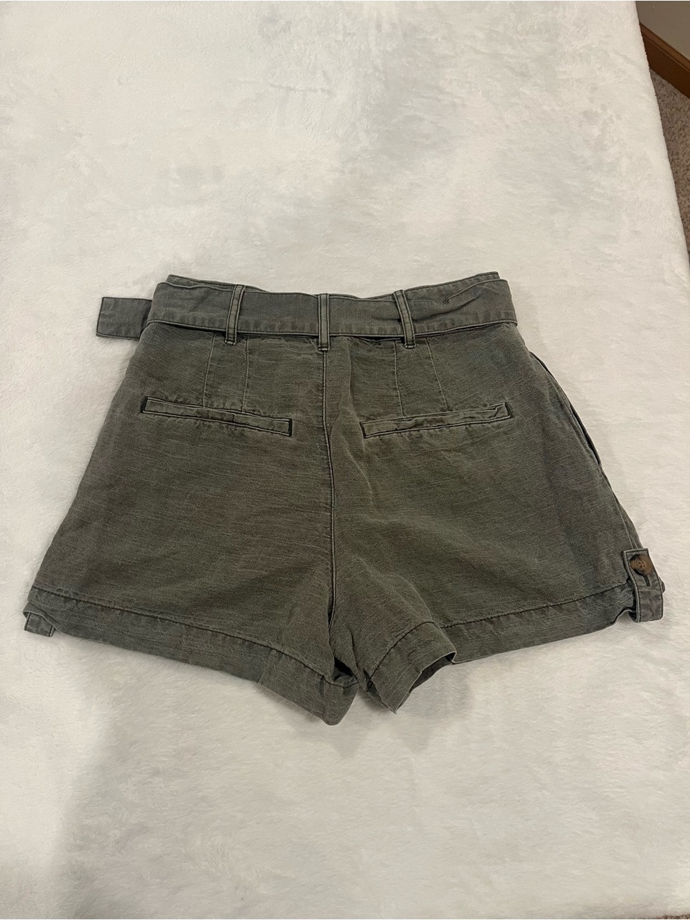Nicole Miller New York Linen Blend Olive Belted Shorts - Size 2 - Picture 2 of 7